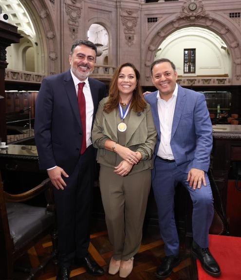Fernanda Neves recebe mais alta honraria concedida pelo estado do Rio