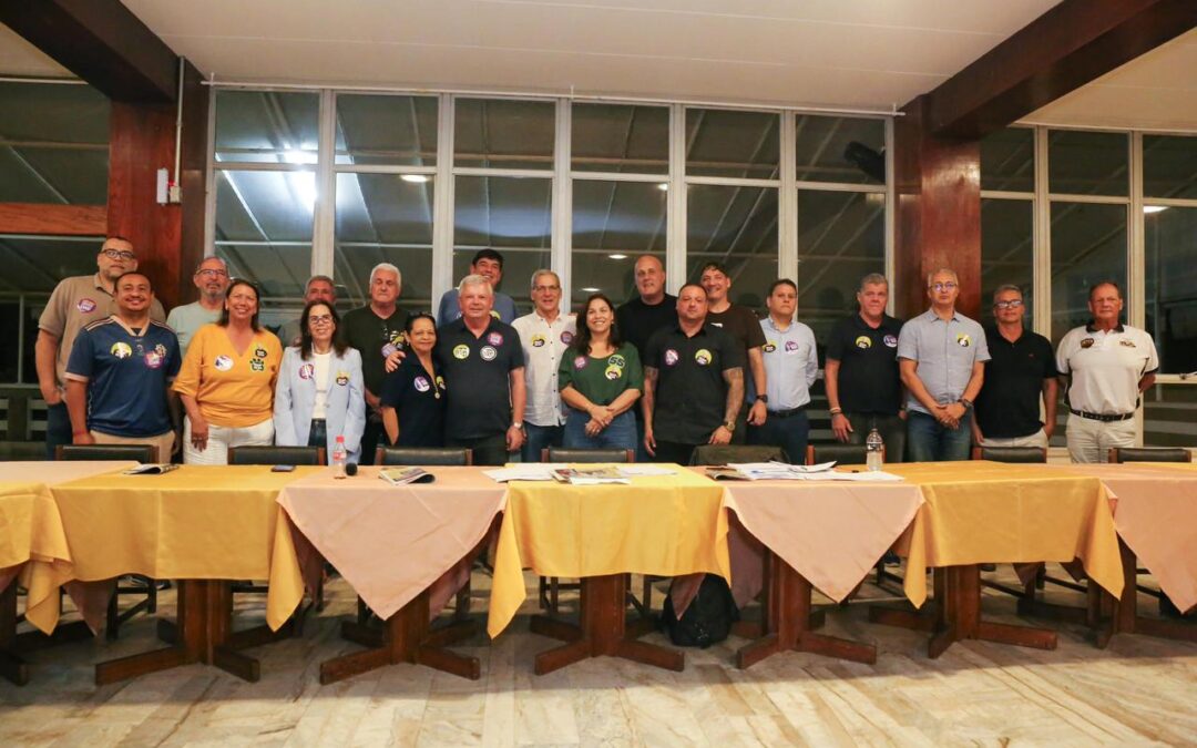 Fernanda Neves se reúne com representantes dos clubes de Niterói